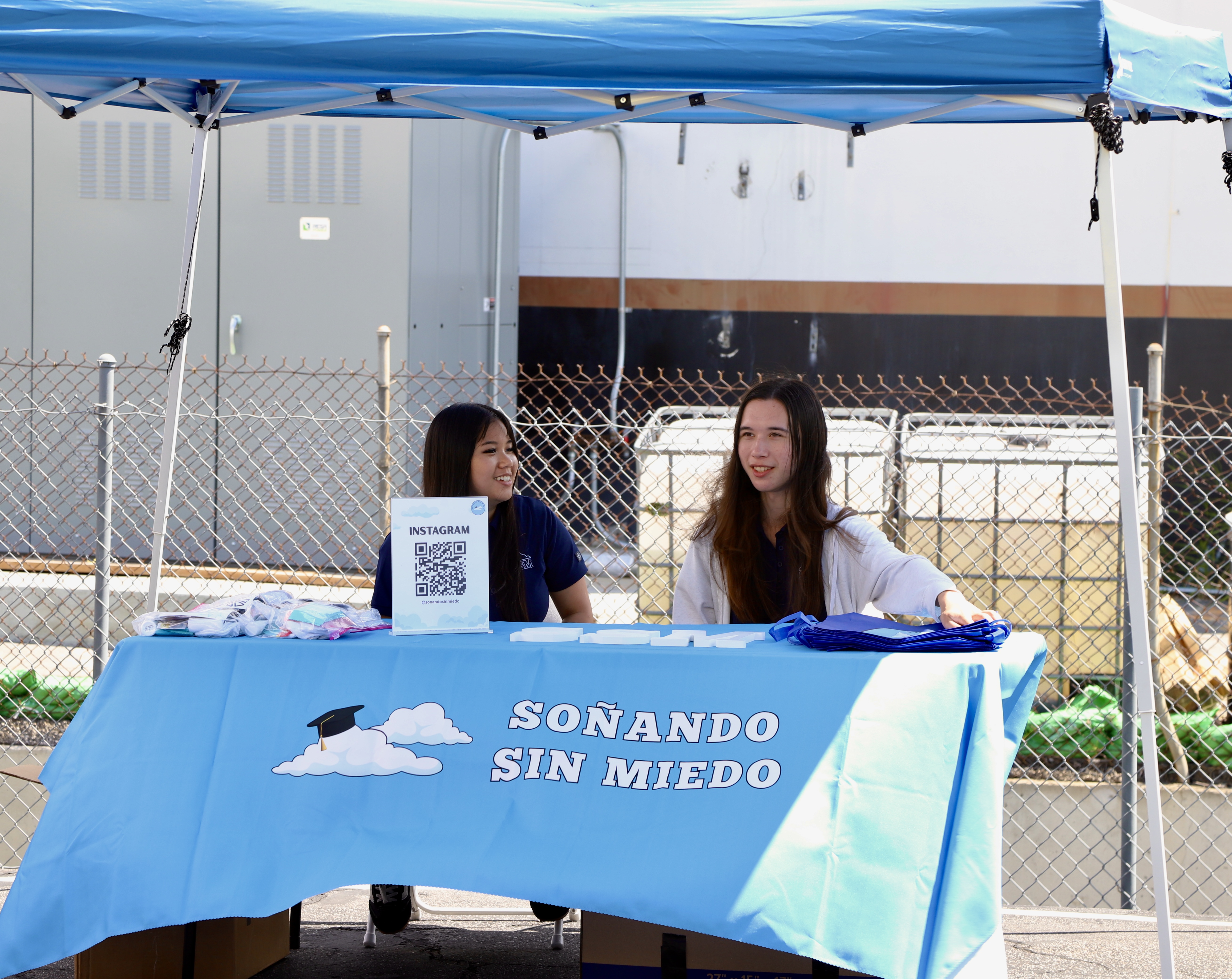 Julia Nguyen (left) and Rose Enos (right) boothing for SSM.